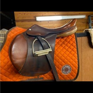 Hermes Brown Leather Saddle Buffalo 17” gorgeous